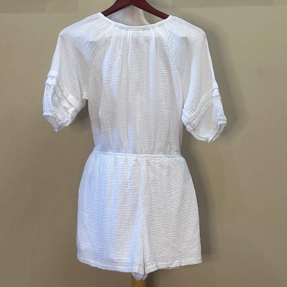 Knox Rose | Size Medium White Textured Boho Romper - Picture 6 of 10
